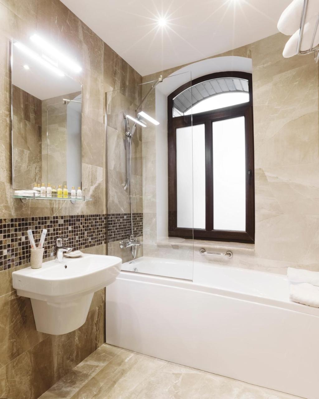 Roxen Hotel&Spa Chişinau Exteriör bild